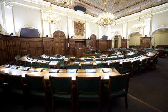 Kā notiek jaunievēlētās Saeimas pirmā sēde? 