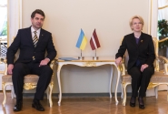 Saeimas priekšsēdētāja vēstniekam: uz Krievijas īstenoto karadarbību Ukrainai jāatbild ar reformu turpināšanu