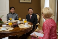 Saeimas priekšsēdētāja ar Ķīnas vēstnieku pārrunā veiksmīgo sadarbību
