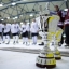 Saeimas deputāti hokeja spēlē uzvar Zemnieku Saeimas komandu