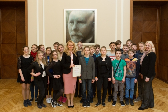 Ikšķiles vidusskolas skolēni piedalās skolu programmā "Iepazīsti Saeimu"