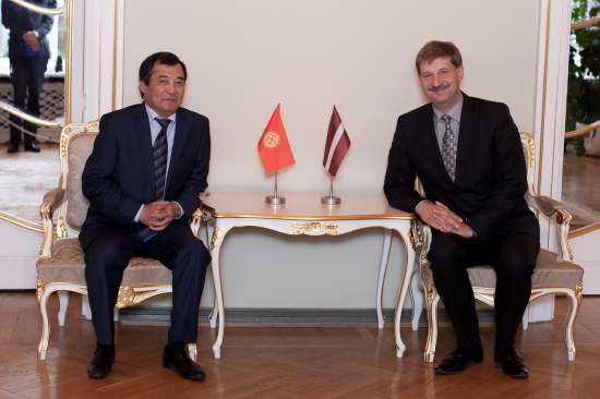 Andrejs Klementjevs tiekas ar Kirgizstānas Revīzijas palātas priekšsēdētāju