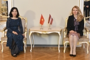Inese Lībiņa-Egnere ar Vjetnamas vēstnieci pārrunā parlamentārās sadarbības veicināšanas iespējas