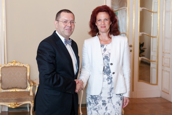 Solvita Āboltiņa tiekas ar Luksemburgas Lielhercogistes vēstnieku