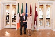 La Présidente de la Saeima et son homologue irlandais échangent leurs vues sur les questions pertinentes pour la diaspora lettone 