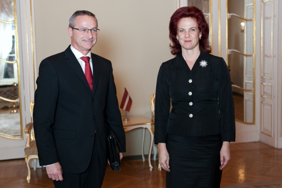 Solvita Āboltiņa tiekas ar Ungārijas vēstnieku