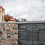 Ināra Mūrniece Lestenes Brāļu kapos noliek ziedus kritušo karavīru piemiņai