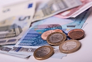 La Saeima adopte la nouvelle loi sur l’effacement des dettes des particuliers surendettés