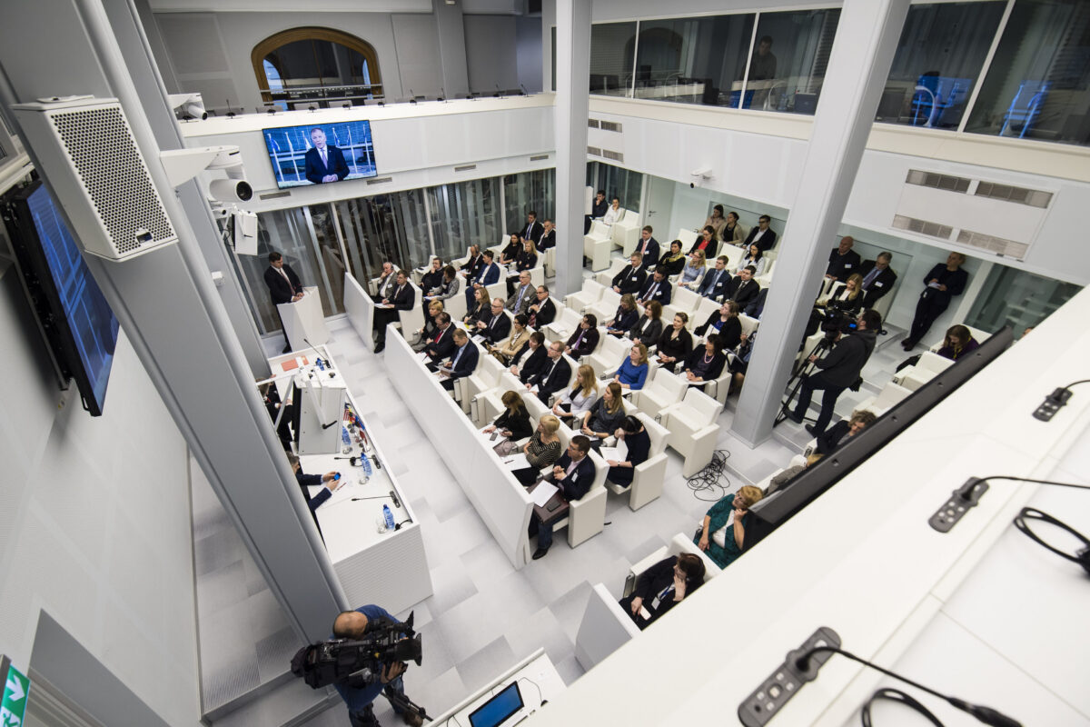 Saeimas Sociālo un darba lietu komisijas rīkotā konference “Vai veselības apdrošināšana var glābt veselības aprūpi Latvijā?”